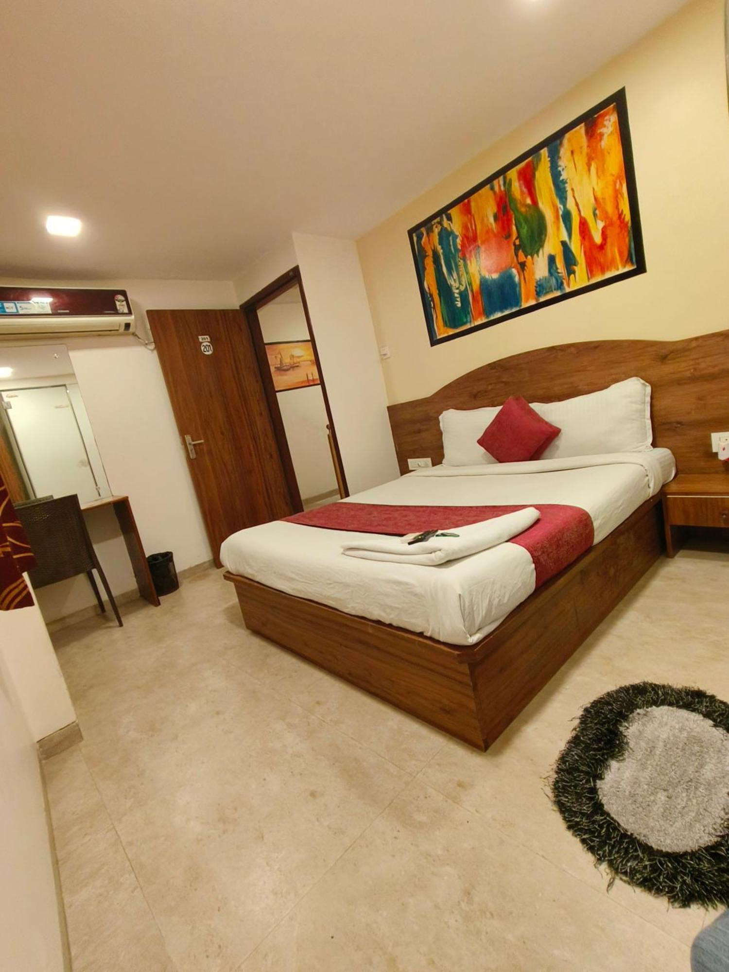 Hotel Beach Crown Juhu Mumbai Exterior photo
